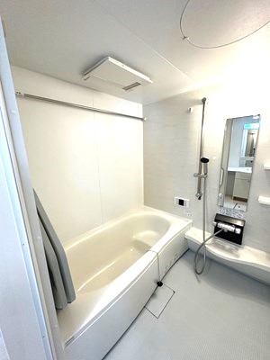 バス・シャワールーム　追い焚き機能・浴室暖房乾燥機付きバスルーム♪雨の日のお洗濯に