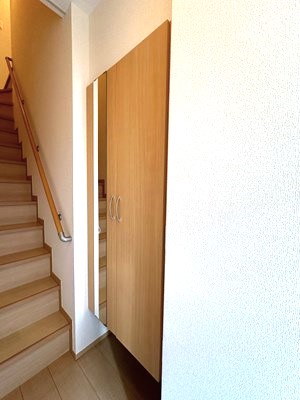 玄関　シューズボックスがあるので靴が散らからずいつでも玄関すっきり