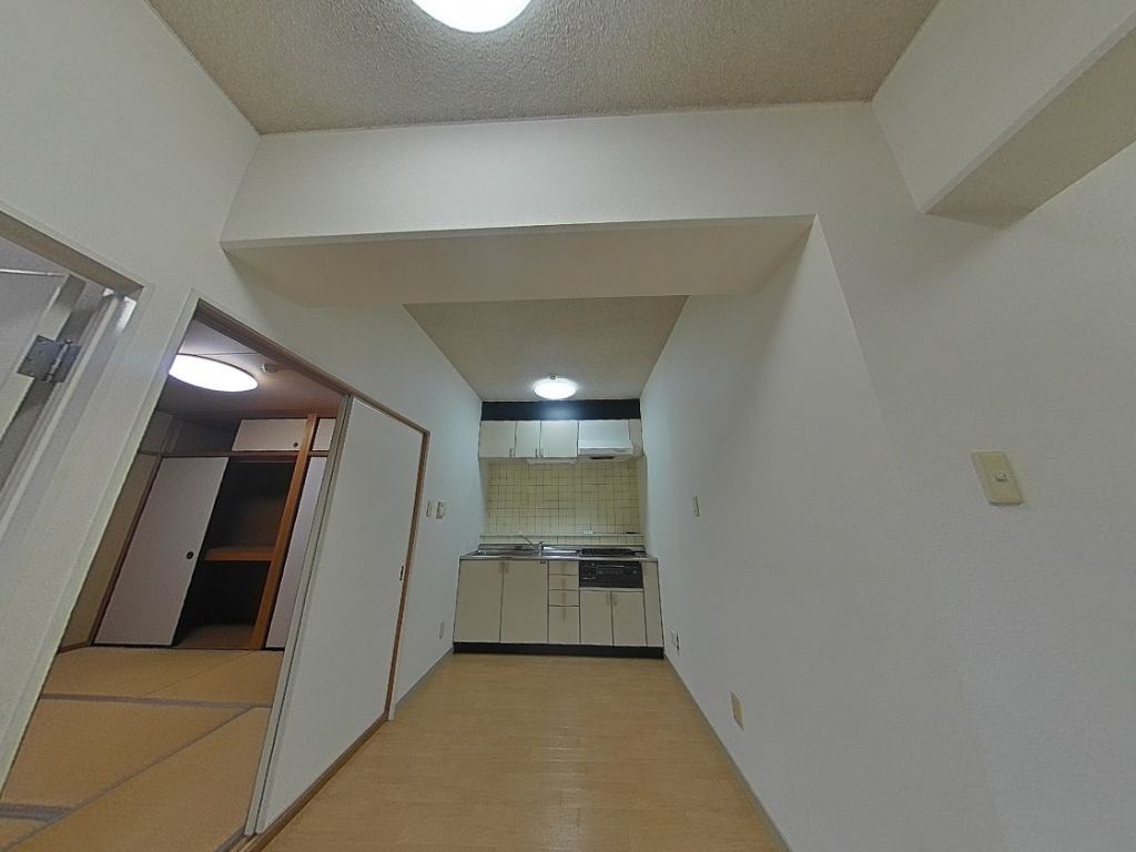 ＪＲ舞鶴線 東舞鶴駅 徒歩15分 4階建 築38年の居間写真