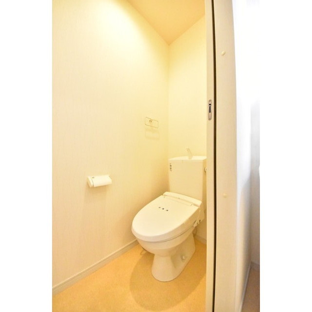 ＪＲ内房線 本千葉駅 徒歩7分 2階建 築12年のトイレ写真