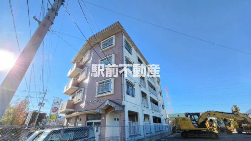 建物外観　４階建て