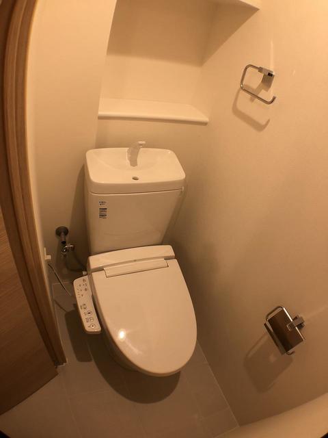 トイレ　※写真は同タイプ住戸です。