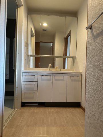 洗面設備　現入居者、入居前の写真を掲載