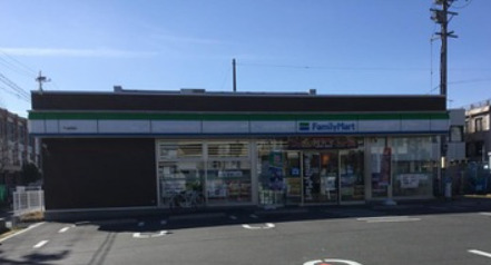コンビニ　ファミリーマート 千成西店（コンビニ）まで445m