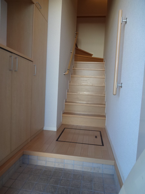 玄関　広々とした玄関シューズボックスもあります♪