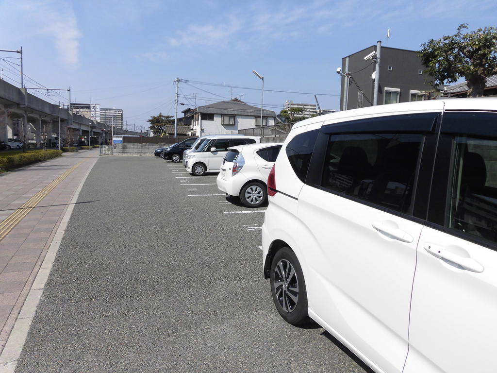 【加古川市加古川町溝之口のアパートの駐車場】