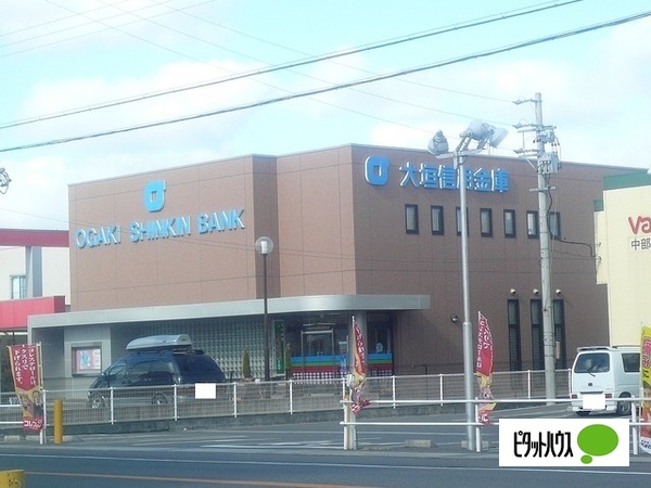 銀行　大垣西濃信用金庫瑞穂支店（銀行）まで1142m