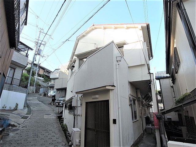神戸市兵庫区都由乃町のアパートの建物外観