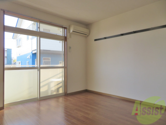 居室・リビング　８帖のフローリングのお部屋、広々とした間取りがいい感じ。