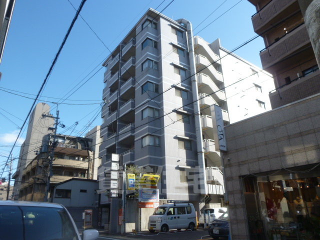 京都市山科区竹鼻竹ノ街道町のマンションの建物外観