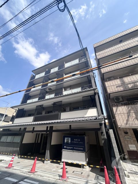 京都市中京区鍵屋町のマンションの建物外観