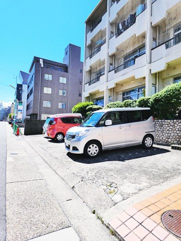 【大丸マンションの駐車場】