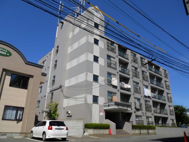 函館市人見町のマンションの建物外観