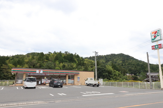 【安芸郡熊野町萩原のアパートのコンビニ】