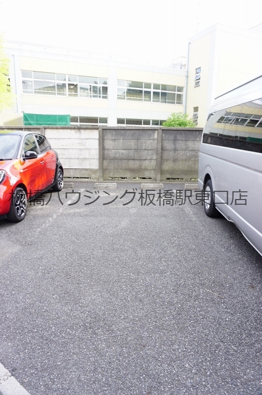 【アバンウェル城北公園の駐車場】