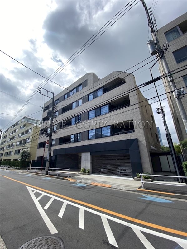 【港区三田のマンションの建物外観】