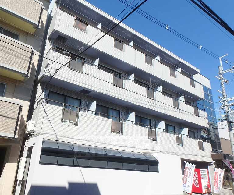 【京都市東山区妙法院前側町のマンションの建物外観】