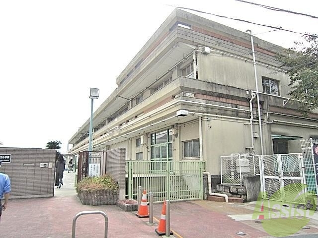 【吹田市円山町のアパートの小学校】