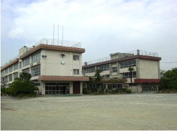 【甲府市下鍛冶屋町のアパートの小学校】