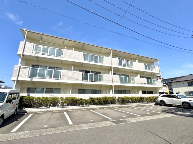 【パークサイド鶴市の建物外観】