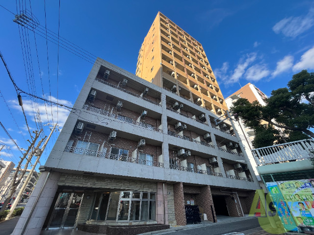 【神戸市中央区下山手通のマンションの建物外観】