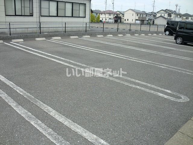 【安八郡安八町南今ケ渕のマンションの駐車場】