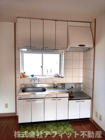 キッチン　吊戸棚付き