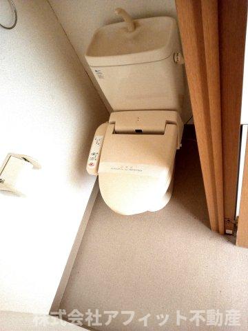 トイレ　温水洗浄暖房便座