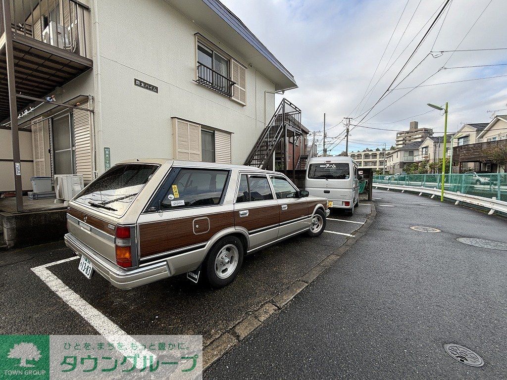 【岡本ハイムの駐車場】