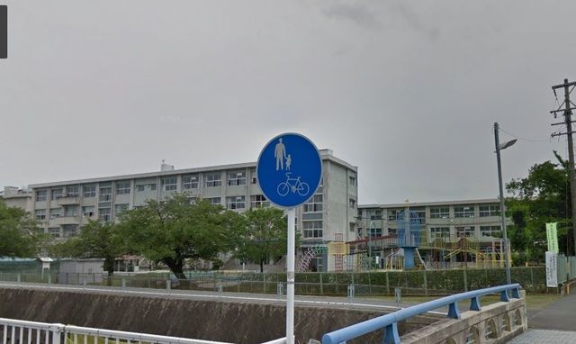 小学校　岐阜市立城西小学校（小学校）まで350m