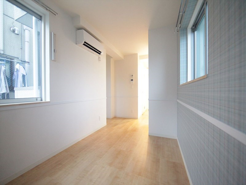 その他部屋・スペース　洋室9.1帖　3面採光　エアコン完備　バルコニー