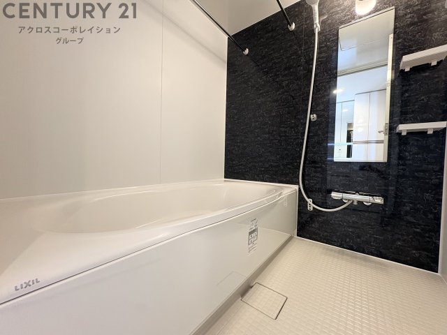 バス・シャワールーム　浴室乾燥機付き！シャンプードレッサーもあります！