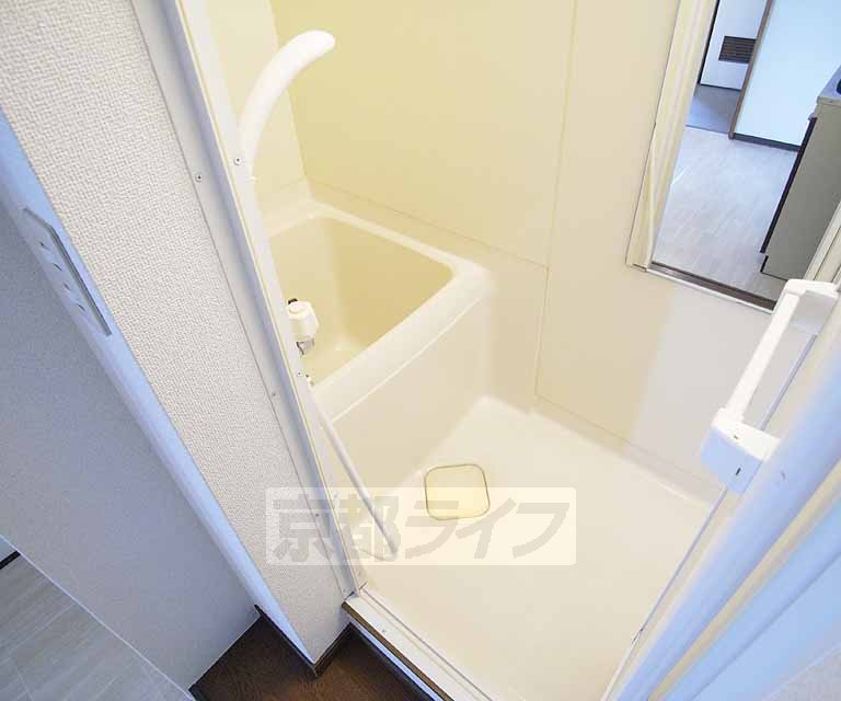 バス・シャワールーム　シャワー付きのお風呂です。