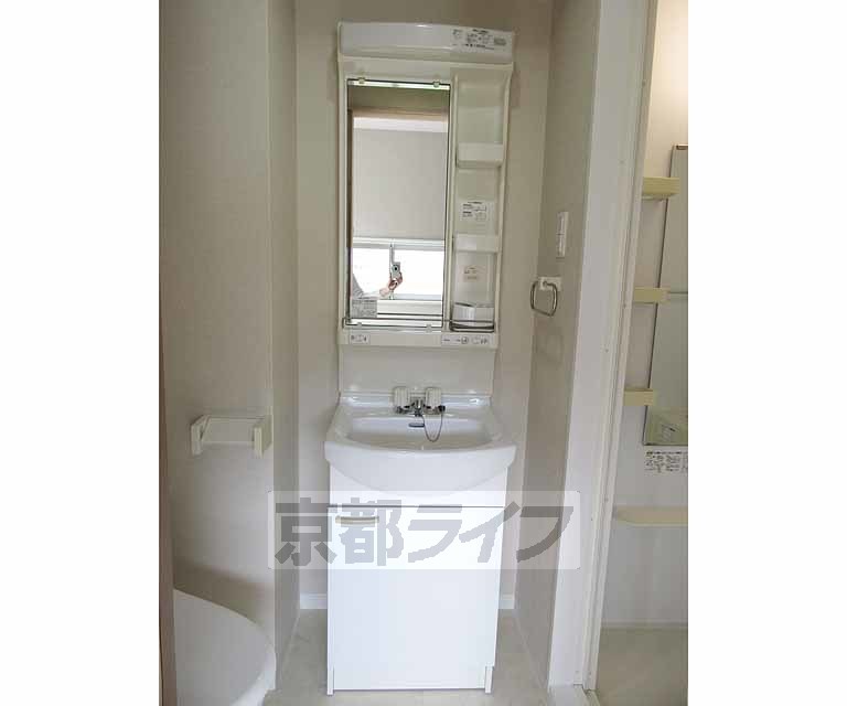 洗面設備　使いやすい洗面台です・