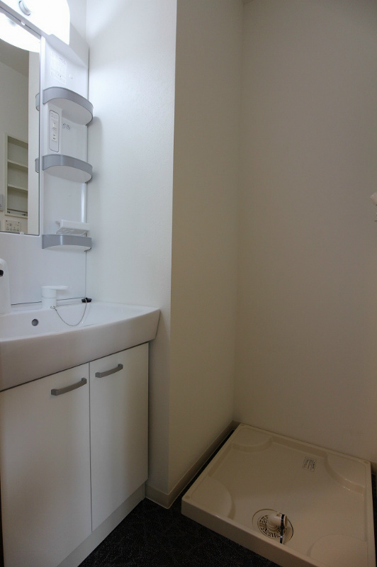 洗面設備　同型参考写真