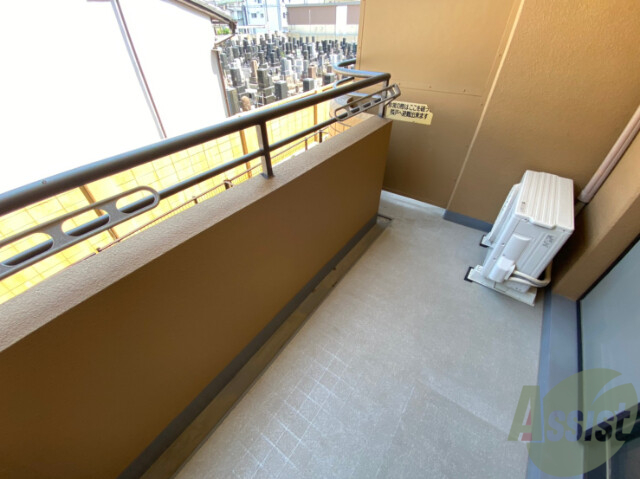 バルコニー　バルコニー。洗濯物がはかどりそうな広さがありますよ。