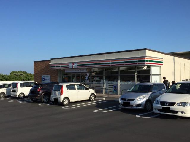 コンビニ　セブンイレブン（コンビニ）まで1062m