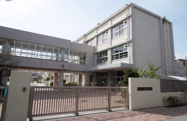 小学校　板橋区立上板橋第四小学校（小学校）まで524m