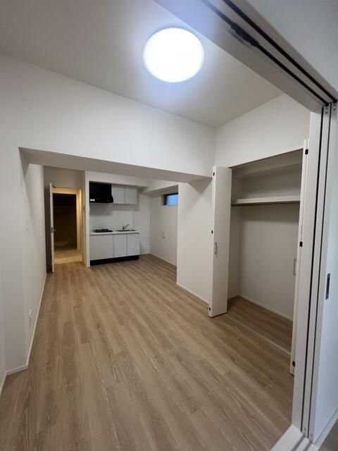 居室・リビング　☆明るい洋室☆