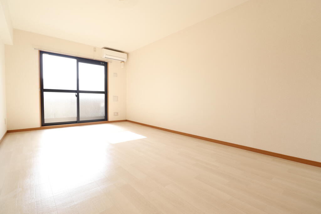 居室・リビング　日当たりの良いリビングです♪