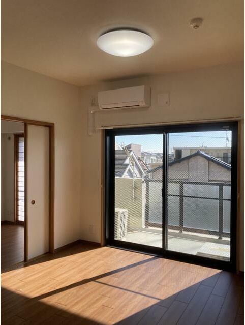 居室・リビング　使いやすい形の為、レイアウトを楽しめます♪