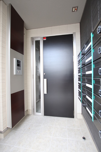 エントランス　安心のオートロック付き