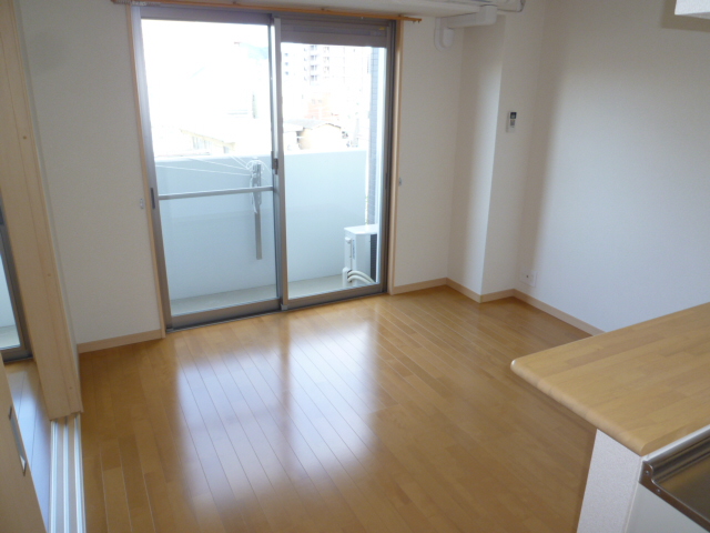 居室・リビング　明るいリビング