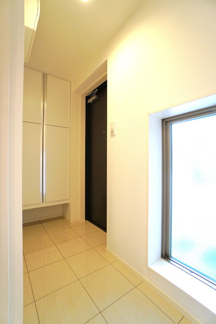 玄関　※写真は同タイプ住戸です。