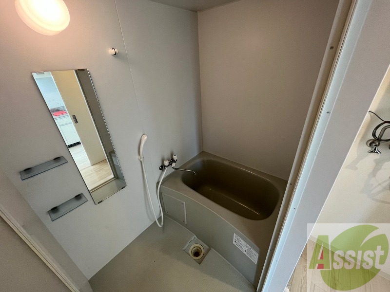 バス・シャワールーム　ユニットバスです。疲れを癒すのに欠かせませんね！