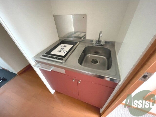 キッチン　キッチンはＩＨクッキングヒーターになっています。