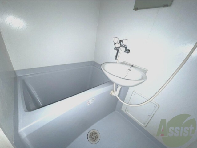 バス・シャワールーム　コチラで日々の疲れを癒し、リラックスしてください。