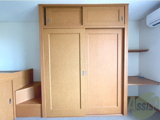 収納　収納はこちらのクローゼットをお使いください。