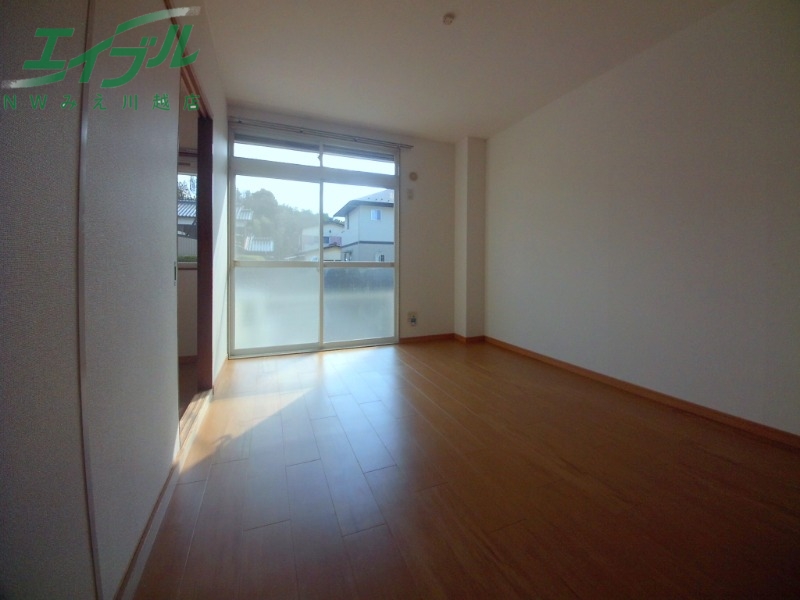 居室・リビング　同型反転参考写真