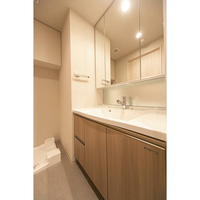 洗面設備　※同仕様写真含む